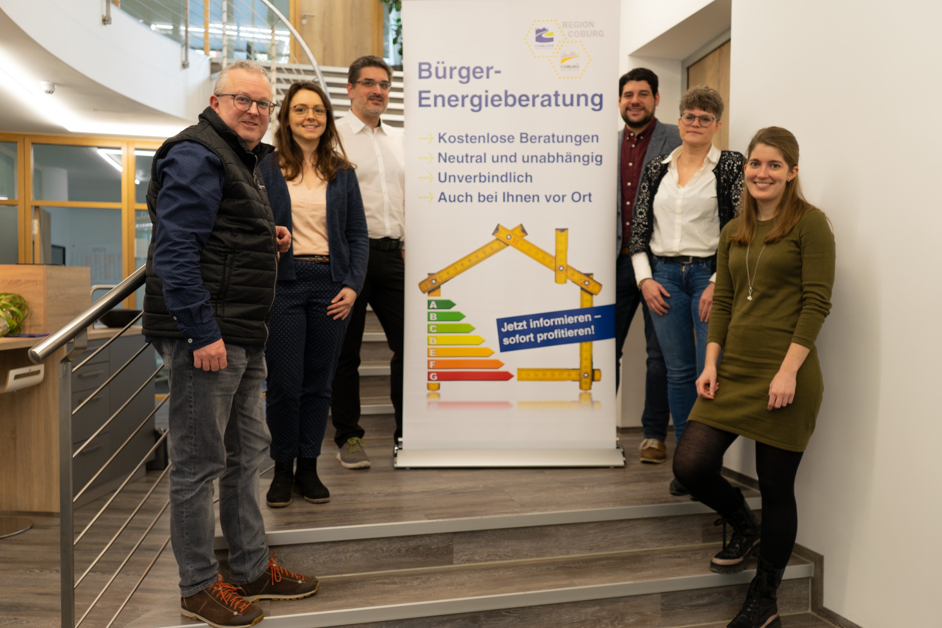 Bürger-Energieberatungsnachmittag in den Räumlichkeiten der Wirtschaftsförderung der Stadt Coburg (Rolf Krebs, Projektmanager Wirtschaftsförderung Stadt Coburg; Heidi Papp, Geschäftsführerin Coburg Stadt und Land aktiv GmbH; Christian Gunsenheimer, Klimaschutzbeauftragter Landkreis Coburg; Stefan Sauerteig, Klimaschutzbeauftragter Stadt Coburg; Kirsten Köhn, Leiterin KlimaUnit Stadt Coburg; Franziska Roos, Klimaschutzmanagerin Landkreis Coburg) (Foto: Katja Diedler, Stadt Coburg)